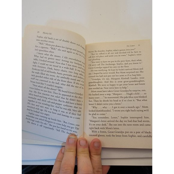 Book: Mystery Isle - Picture 3 of 3